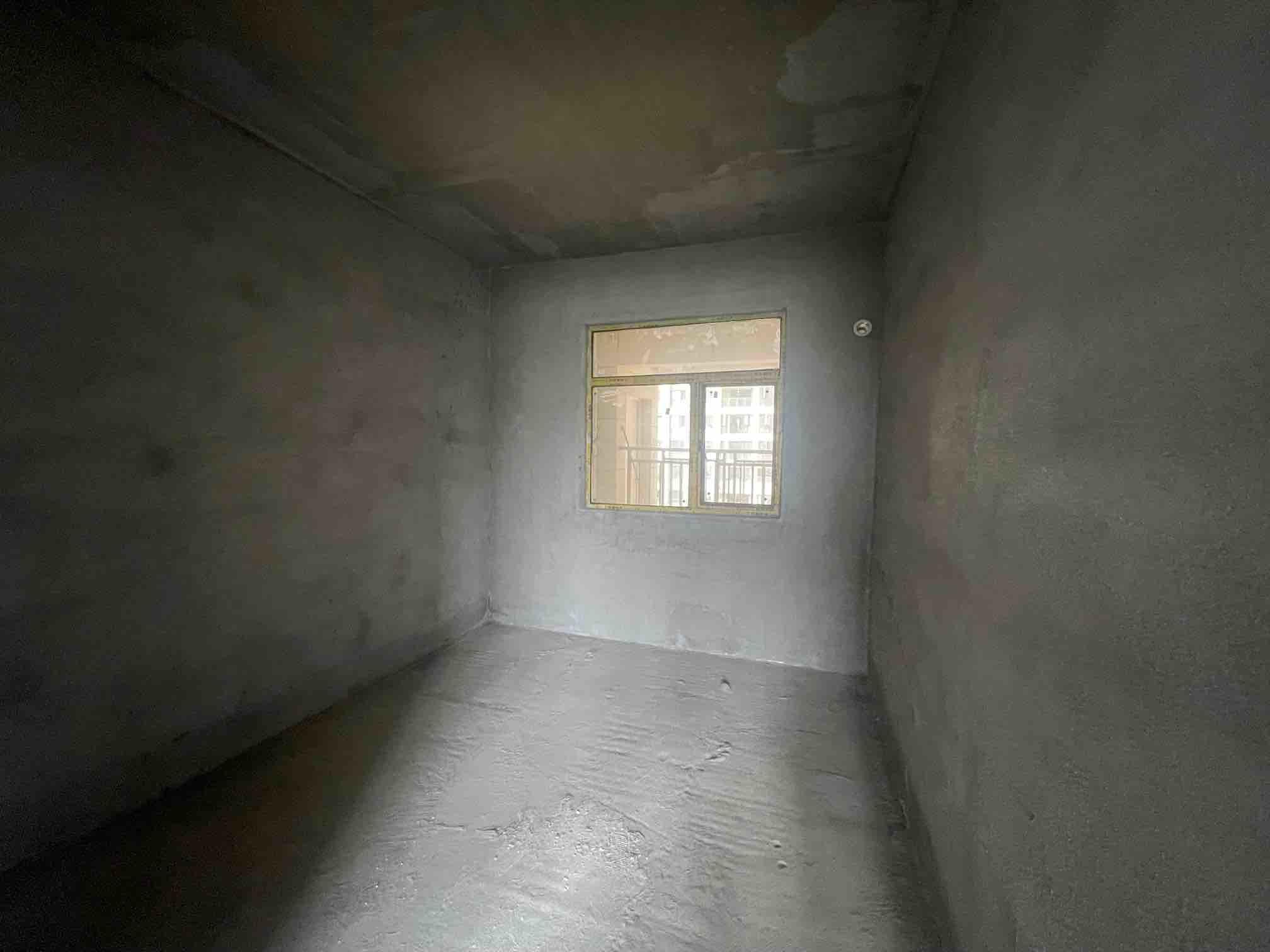 城西毛坯大三房御湖世家