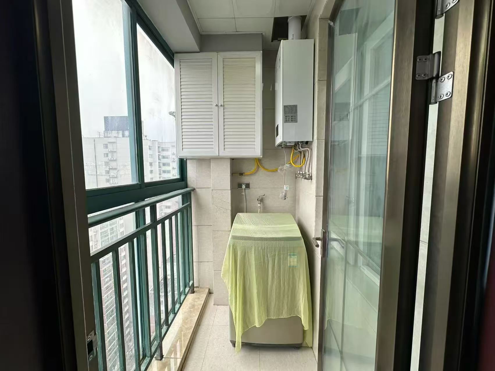 天下城市星座，电梯好楼层25楼，精装三房，一口价39.8万，证满二