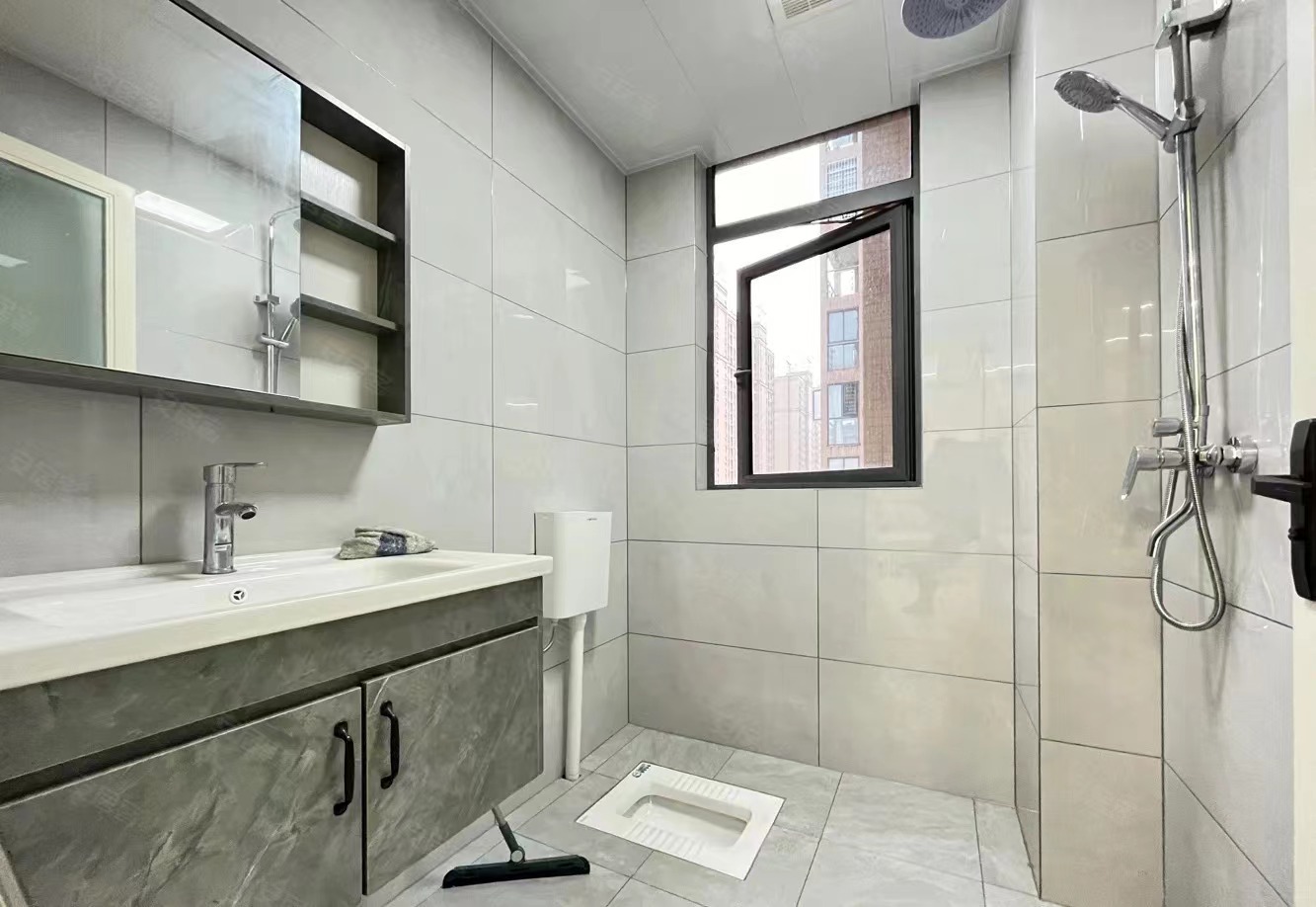 满庭春对面，队口仙桃xiao学，三中，证满二，一天未住