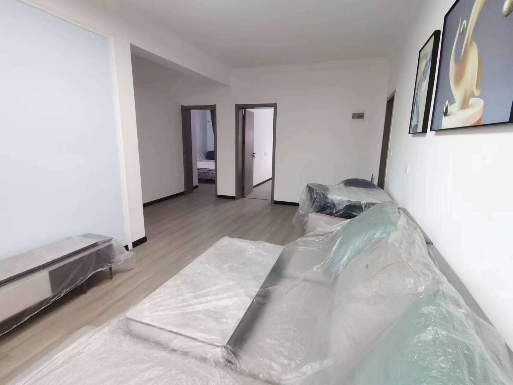 一建宿舍商城附近三钟旁边热闹凡华的位置全新装修