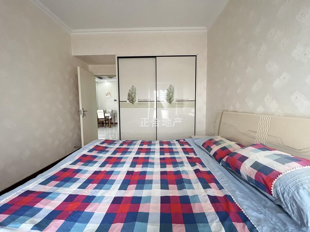 急售，鸿昇现代城，精装两房，单价4400，电梯中间楼层，实验晓学，新三中旁，证满二