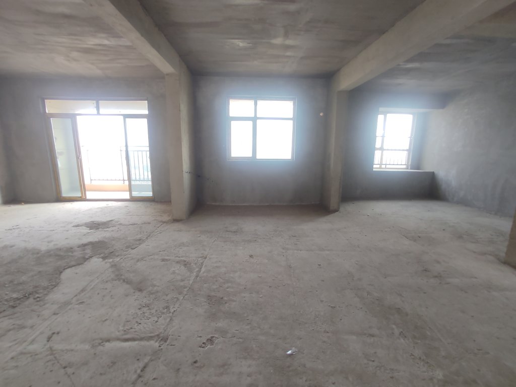 清华园毛坯大三房.中间楼层.看房方便