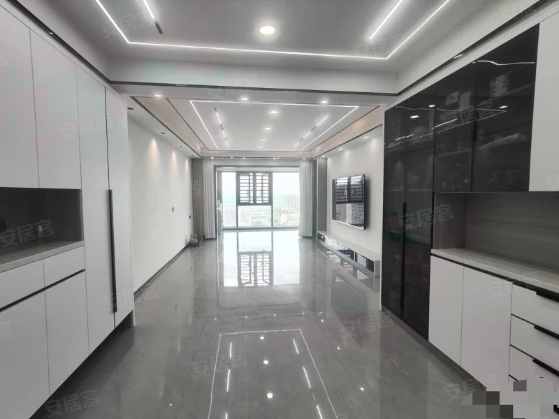 城南，新城‬名都，一梯‬一户，拎‬包住，人车分流，纯边户，精装大三房