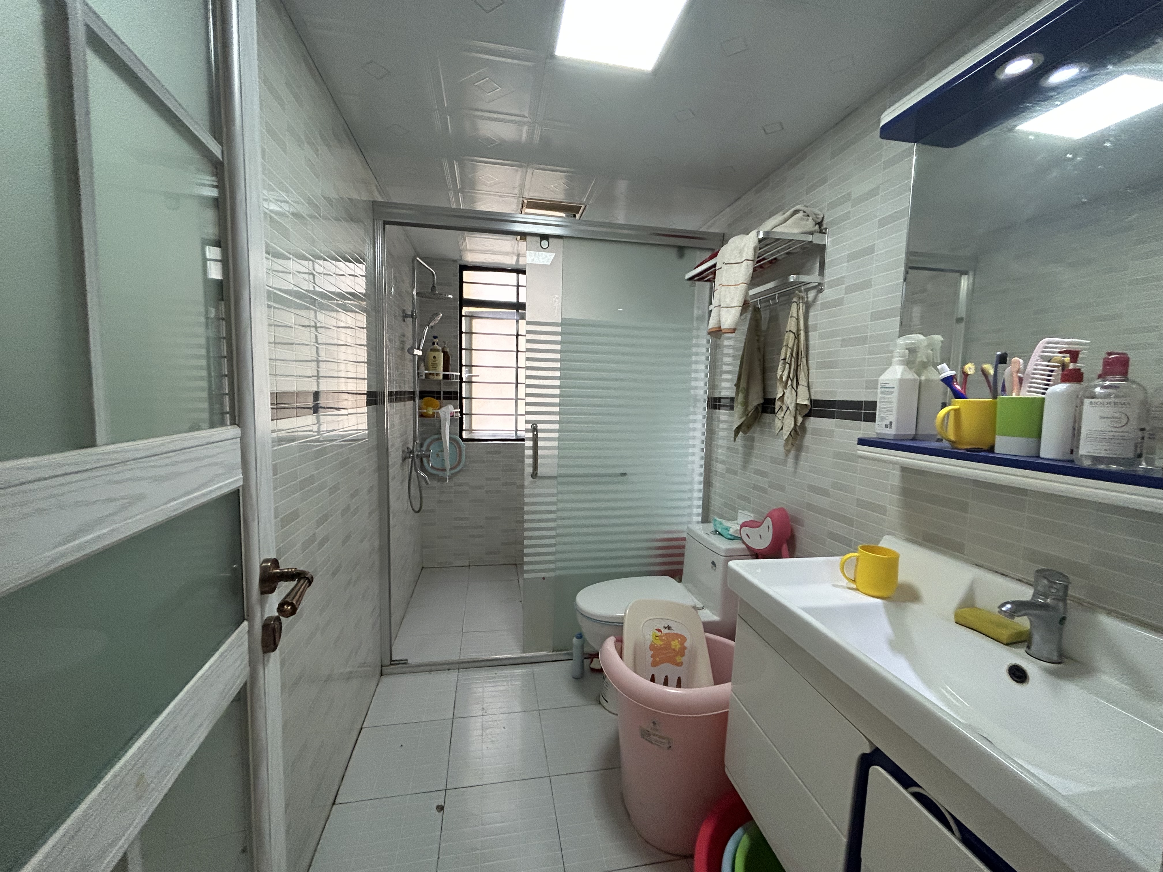 新城一号.精装三房.证件在手满二.看房方便