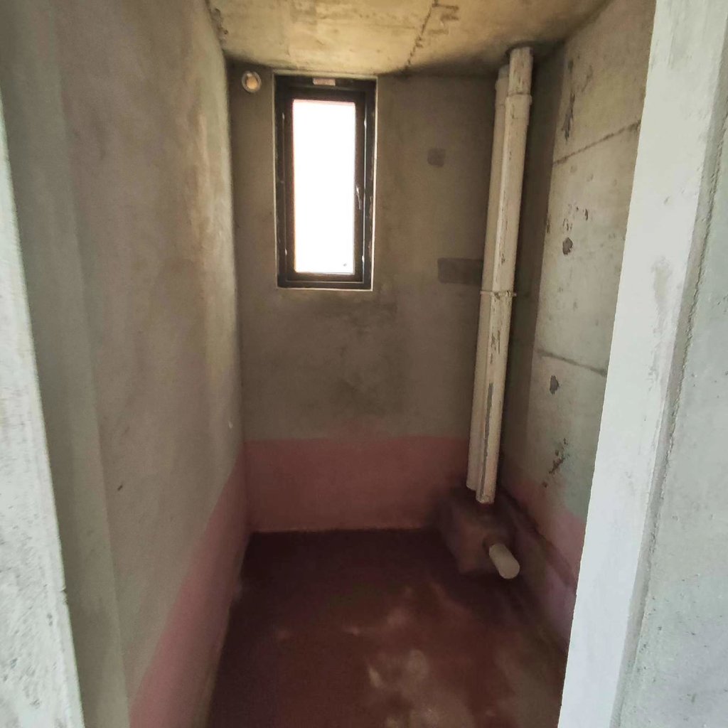 满庭春.毛坯大三房.户型好.证件满二