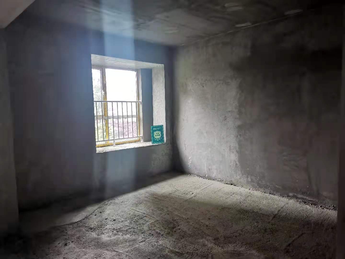 沔阳清华园114平毛坯三房两卫，新二中旁 小区环境好！