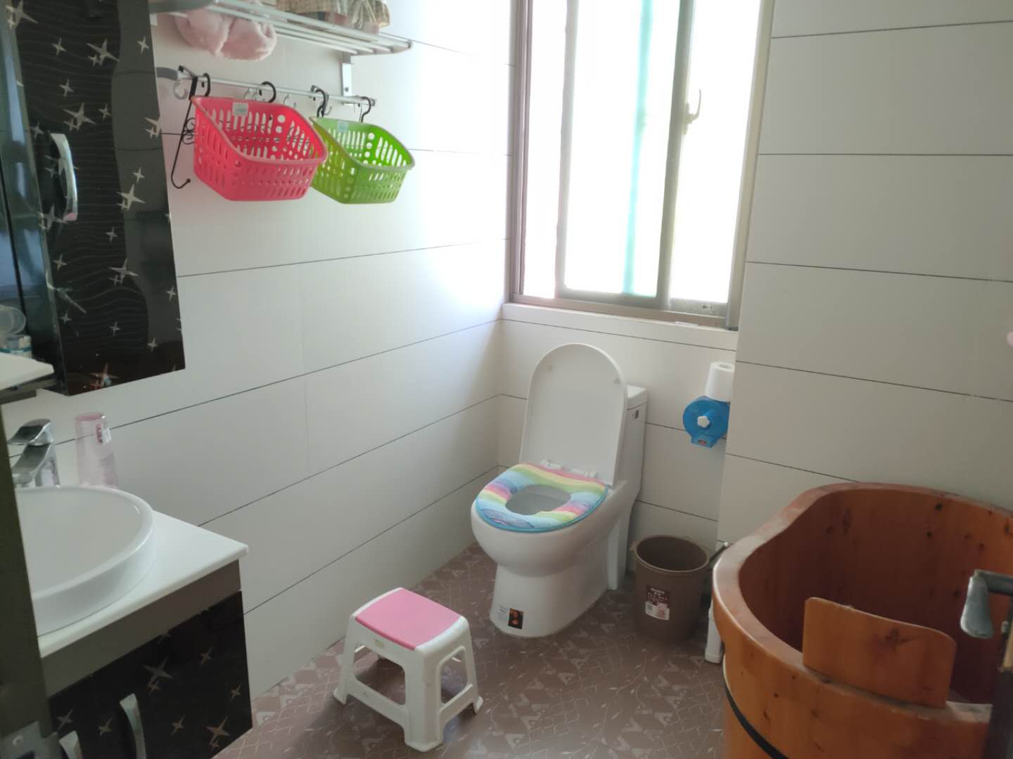 城东新八中旁边精装电梯房赠送超大阳台单价不到5千可按揭