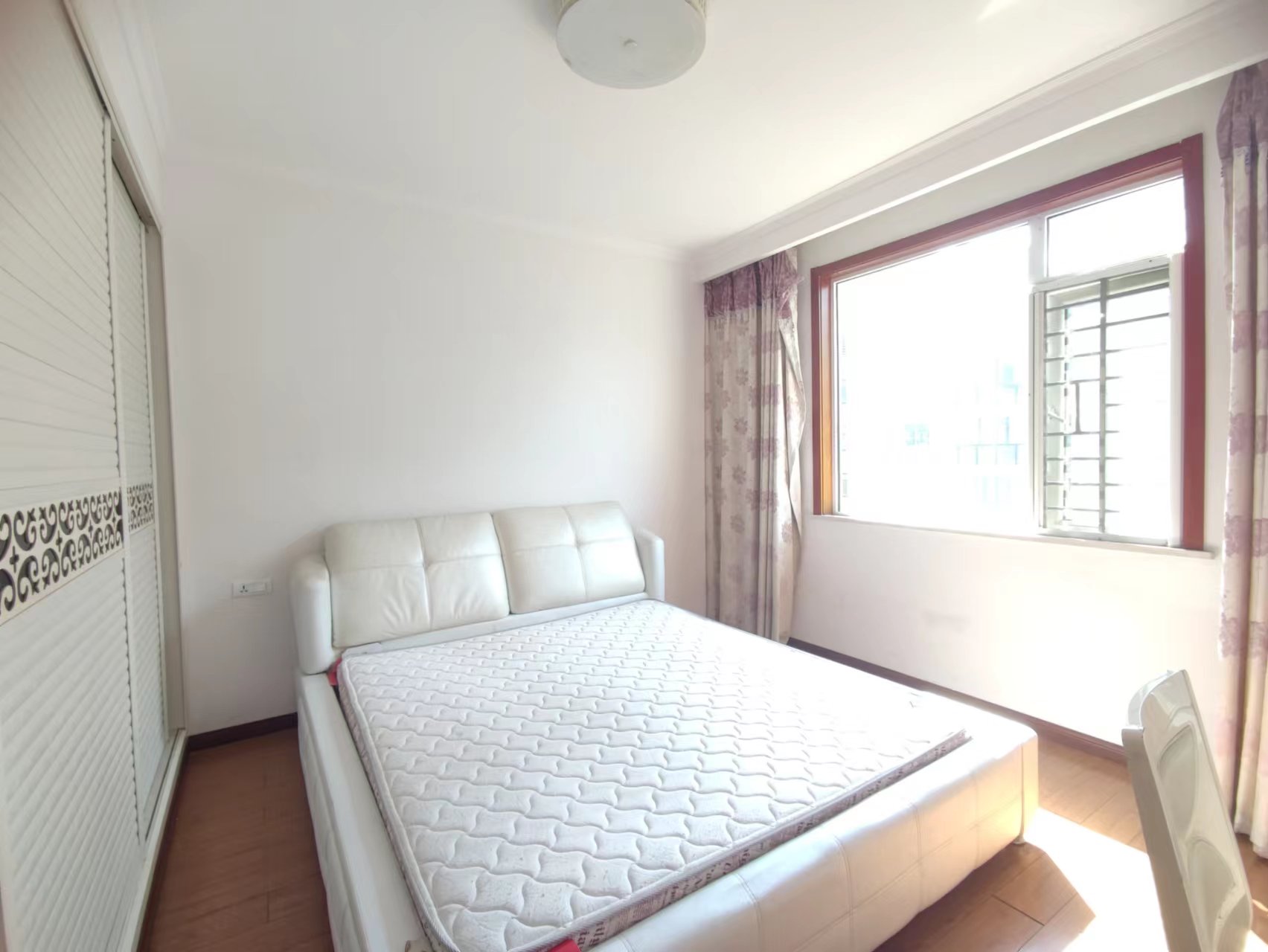 中央华府精装修中间楼层楼下仙桃晓学菜场看房方便价格可谈