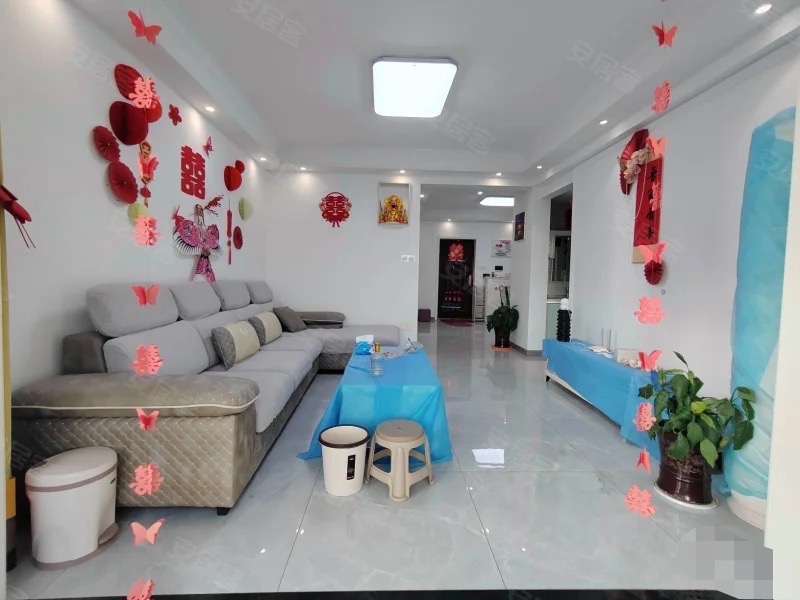 276？城南新城壹号五期，9.9成新，单价6300，电梯好楼层19楼，精装三房，证满二