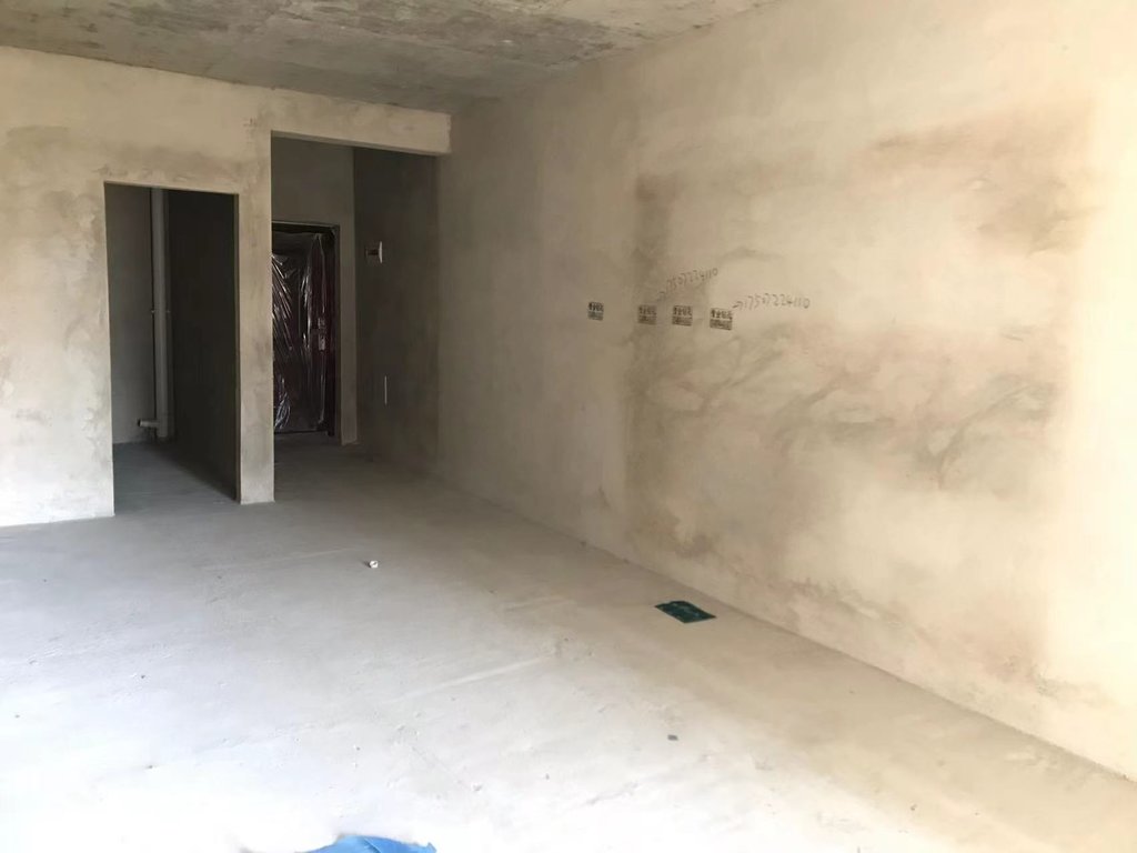 鸣森学府名都满庭春对面毛坯三房电梯中层看房方便房东诚意出售可按揭