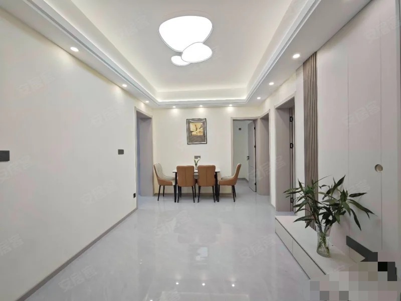 武商，商城附近，精装三房，楼下还送一套全新精装地下室，老人可以住，老证