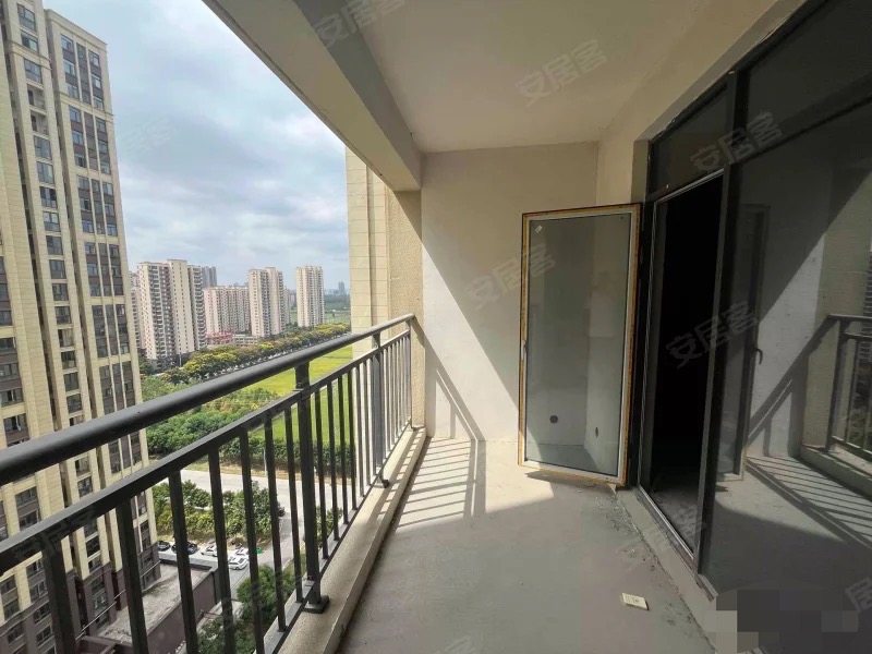 急售 ， 蓝天新城 ，边户，人车分流，单价5000出头，好楼层，南北通透，户型方正