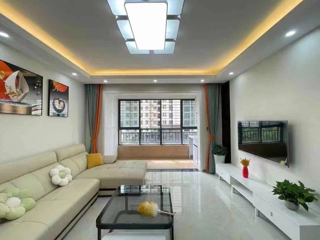 亏本出，一中对面，和合国际城，精装3房两厅2卫，优价出售！证满二