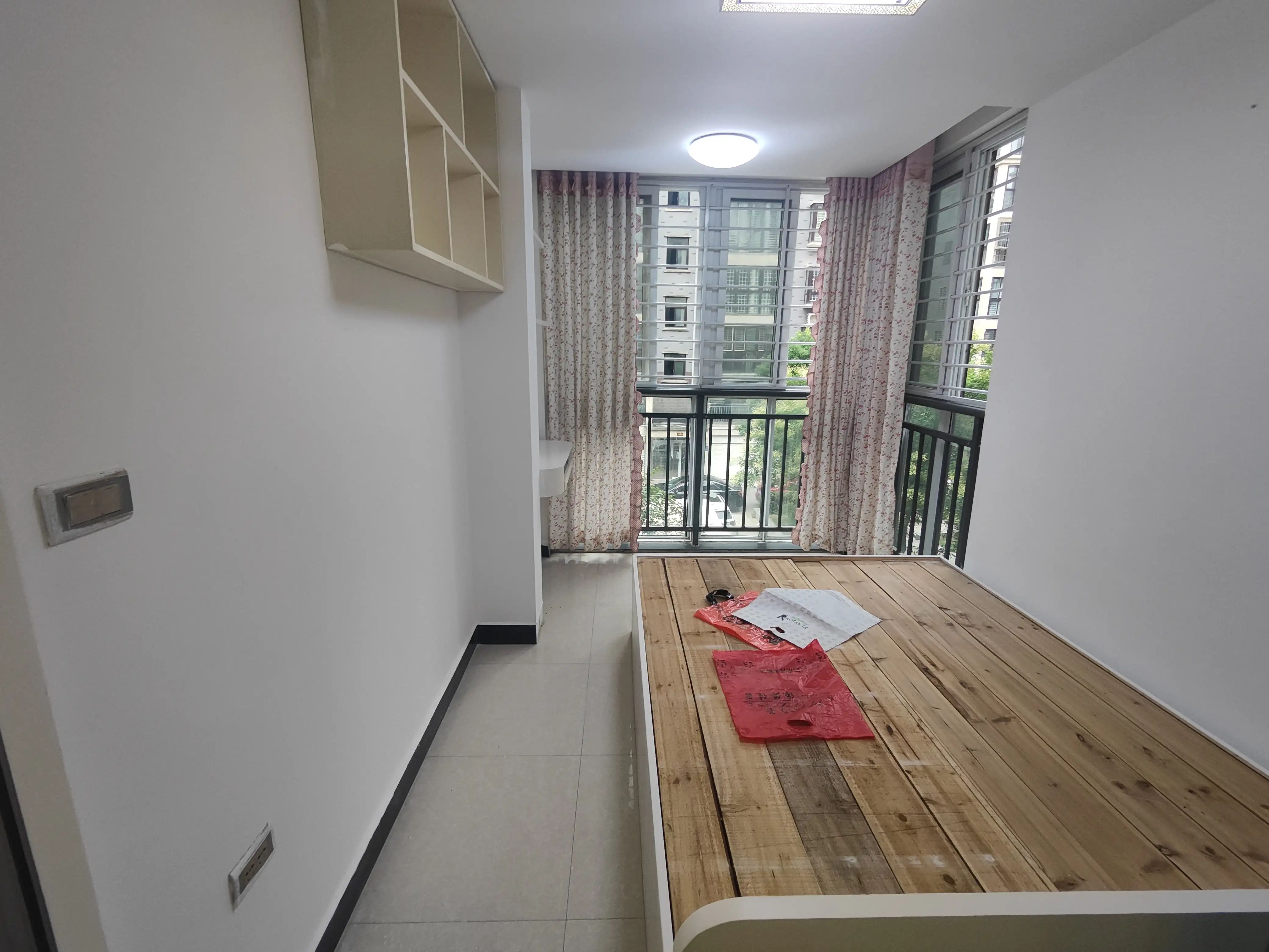 城南，带露台，步梯好楼层，星城国际和园公馆，精装三房，证满二