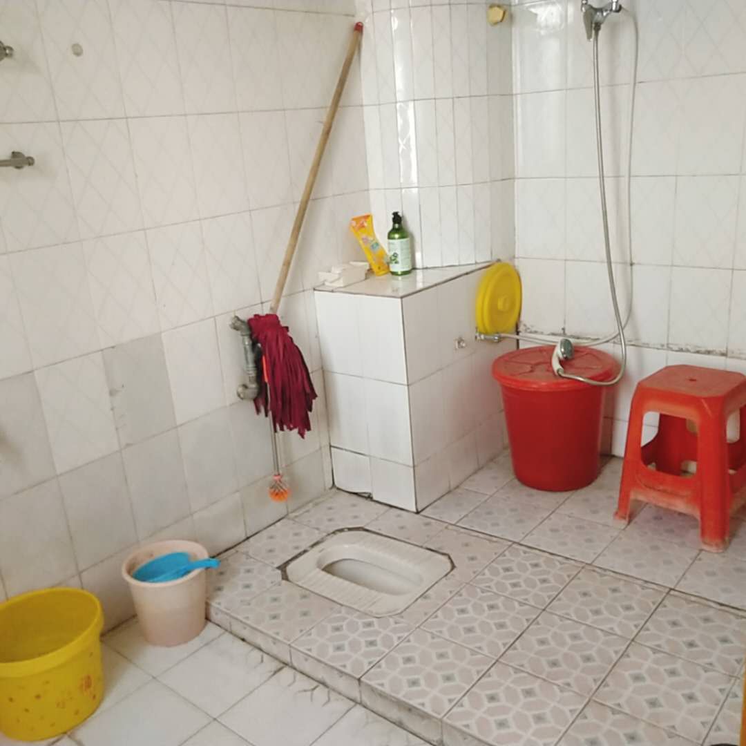 复州花园全新装修大三房中间楼层全新家电满五