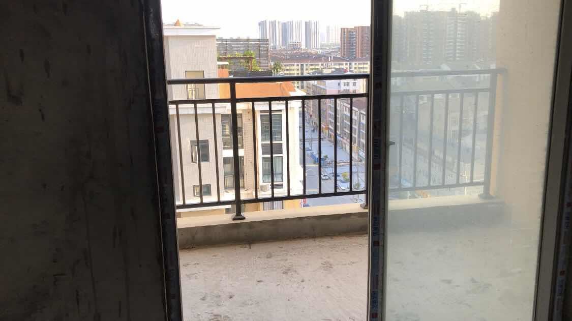 英伦名邸毛坯大3房，南北通透双阳台，电梯好楼层采光非常好