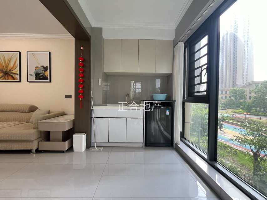 城南，御湖业主自装修婚房，单价5000，精装大三房，送车位，南北通透，证满二