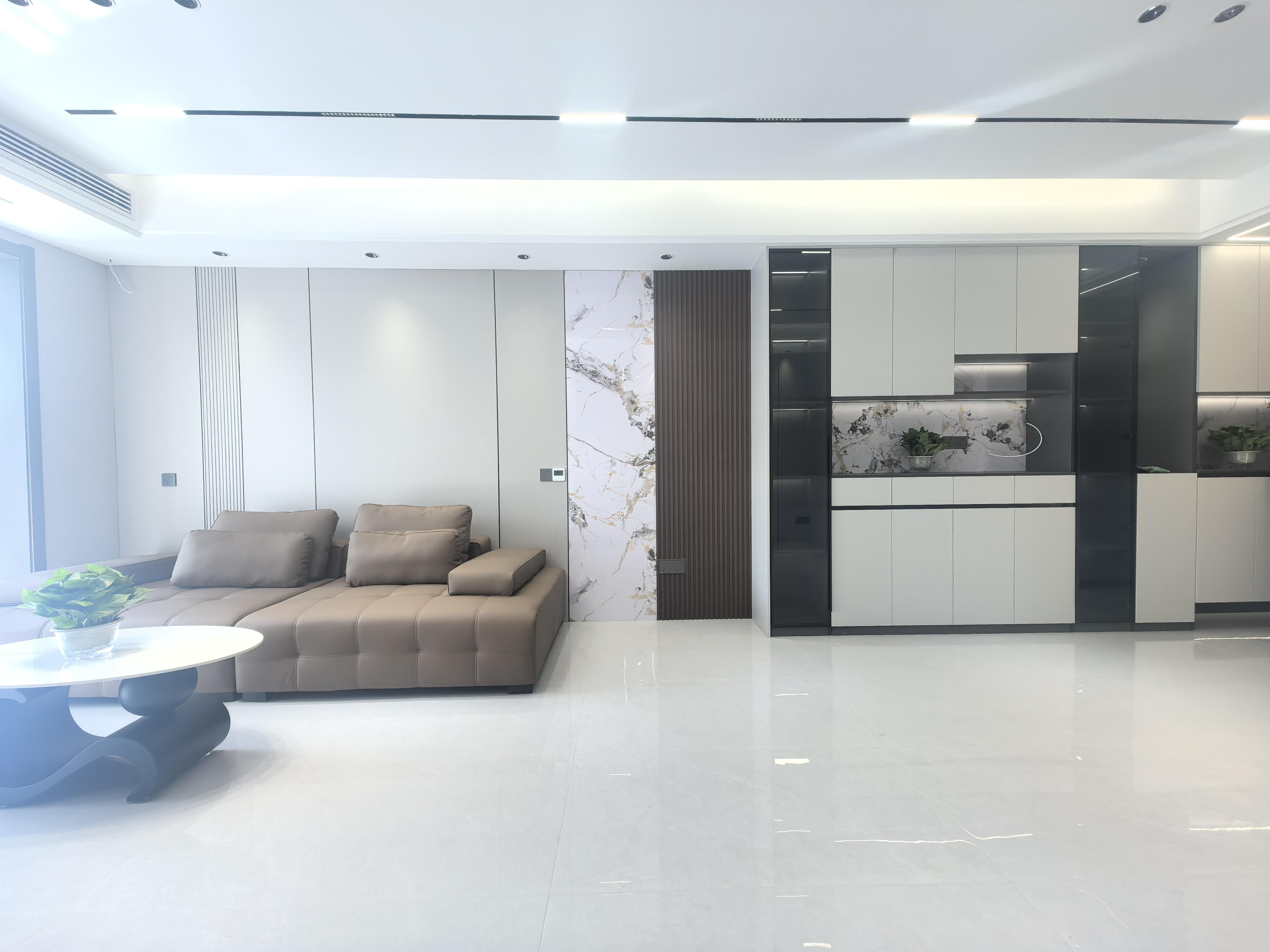 风和日丽3室2厅2卫全新精装修新房新房两证全优价出售！