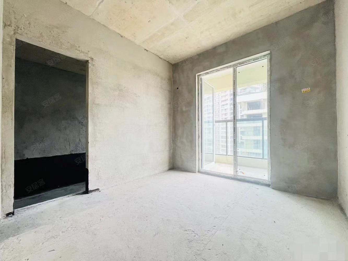 78，蓝天花园大平层，洋房八楼，总高10层，带两个车位，一梯一户，可以一手网签