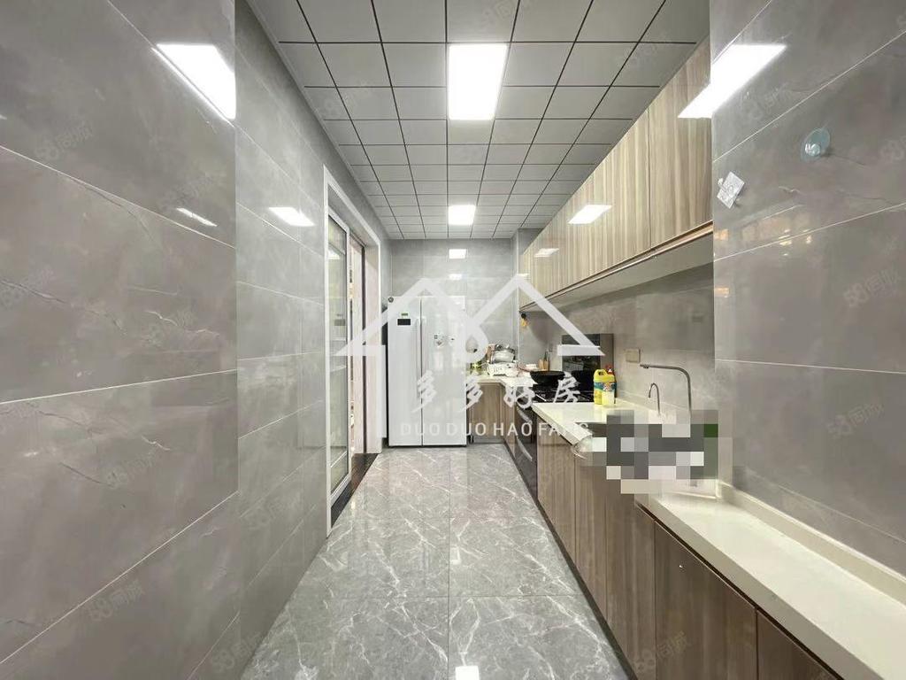 沔街品质小区，御台公馆hao装大平层，电梯入户，老板外地置业，带车位诚心出售