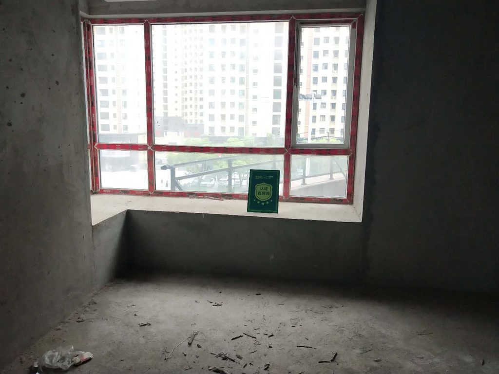 和合国际.毛坯三房带露台.证件满二.看房方便