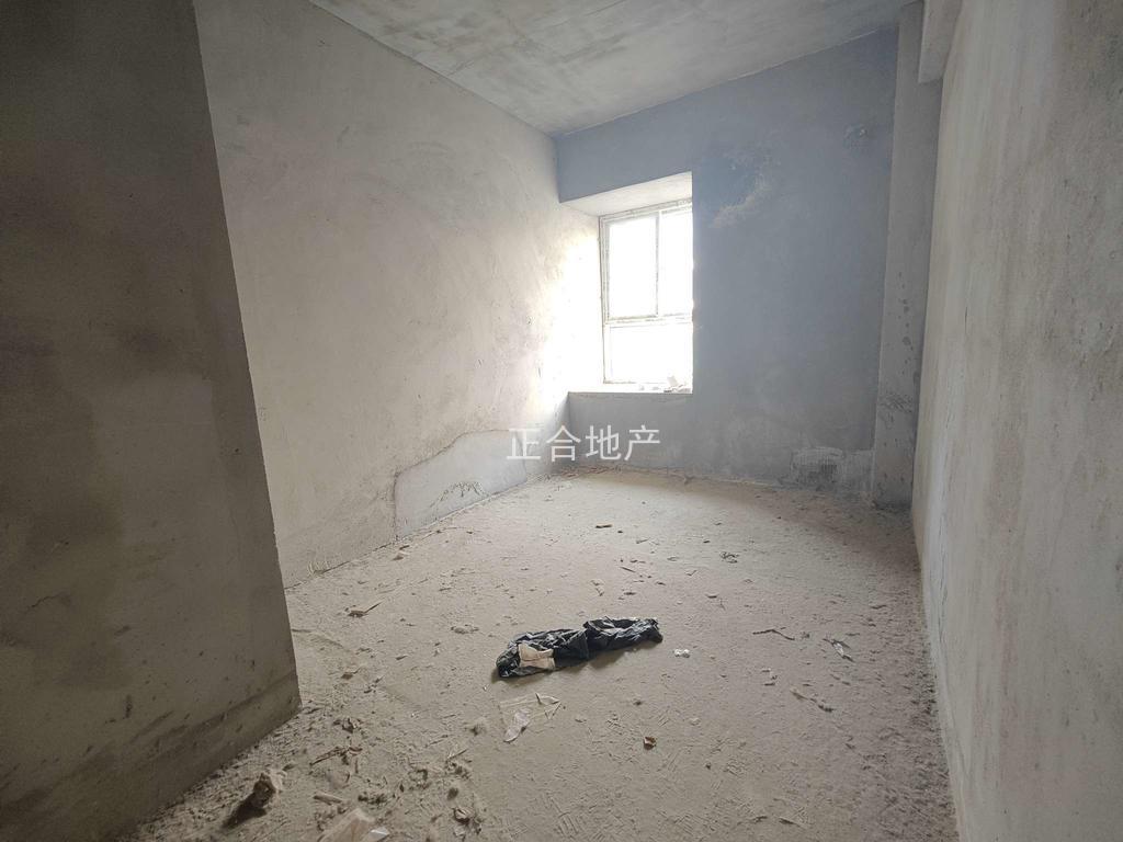 城南，城市丽景，边户，毛坯三房，单价3500，小高层，采光好，诚心出售