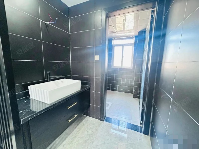 402，捡漏，和合国际，全新装修，电梯好楼层19楼，精装三房，拎包入住，