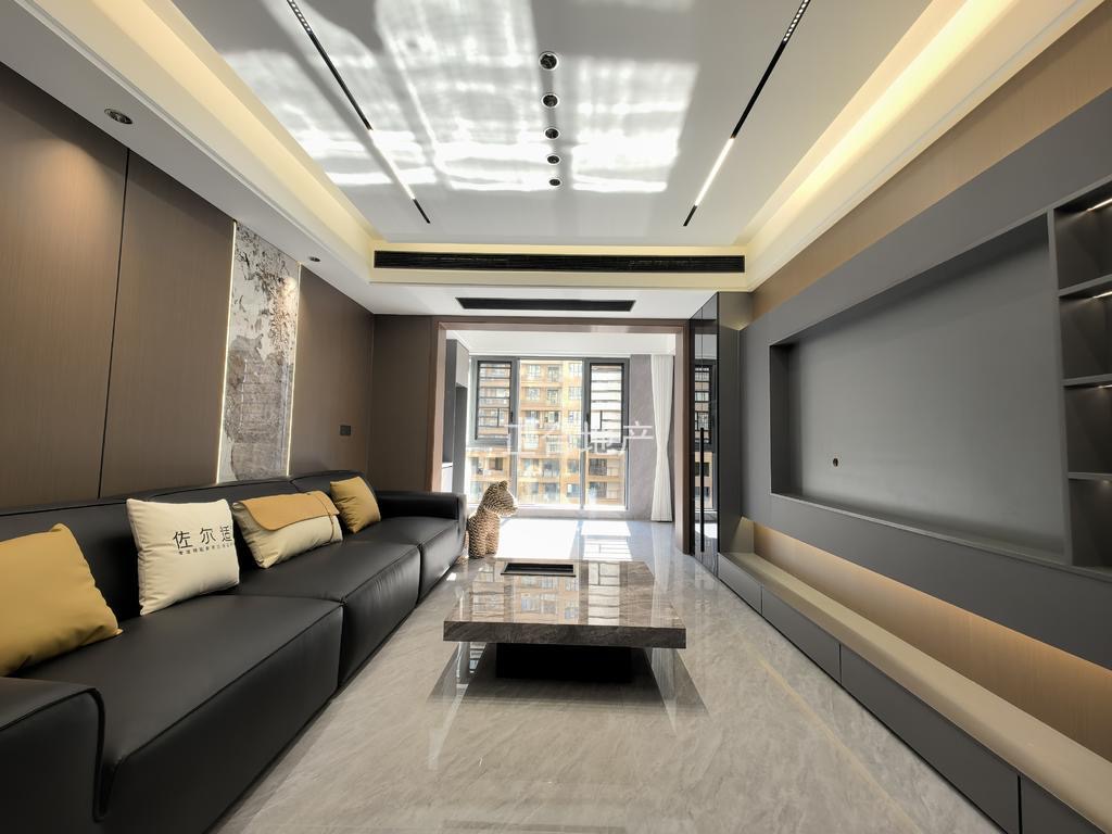 城南，沔阳天泽园，精装三房两卫，边户，全新装修，一天未住，电梯小高层7楼，满二