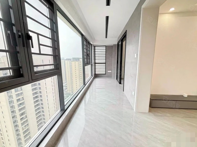 295，吾悦旁，蓝天花园，全新精装修，三房两卫，中间好楼层，全屋中央空调，兔宝宝板材