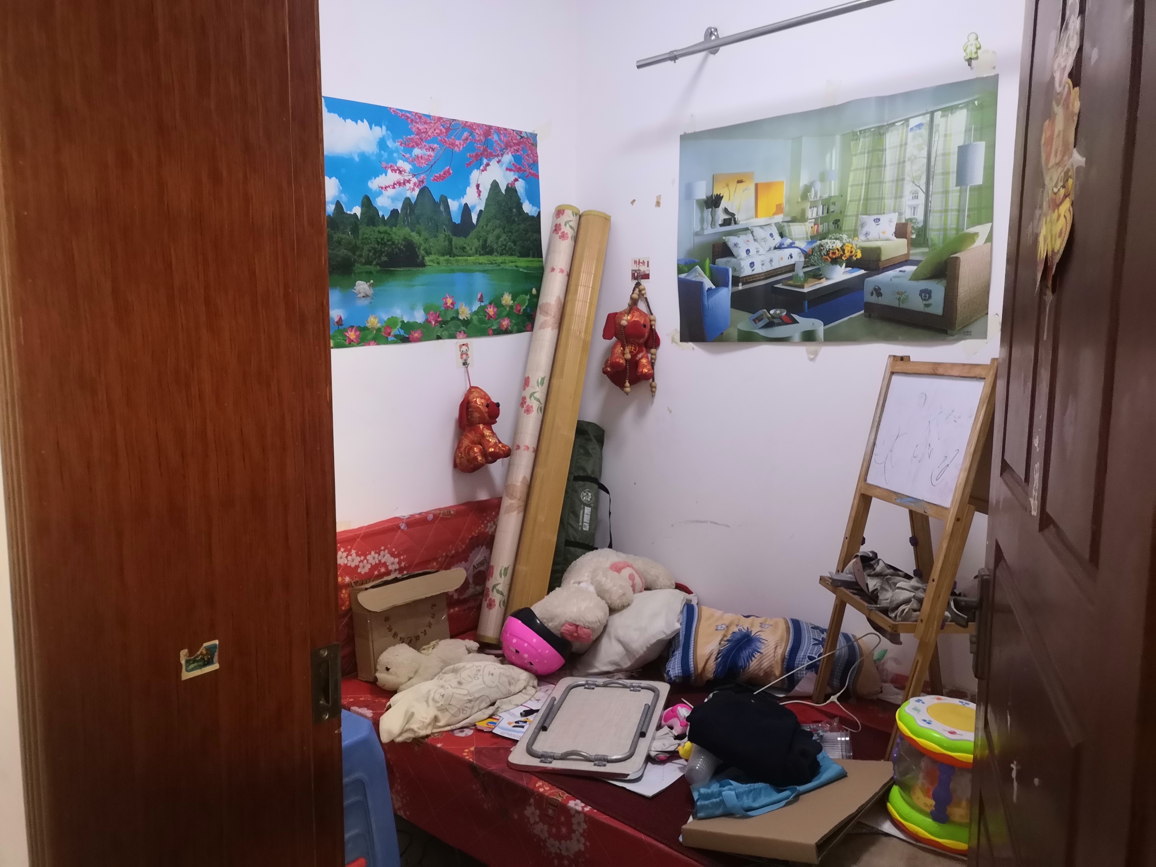 云顶酒店后润沁小区带装修两室半诚意出售