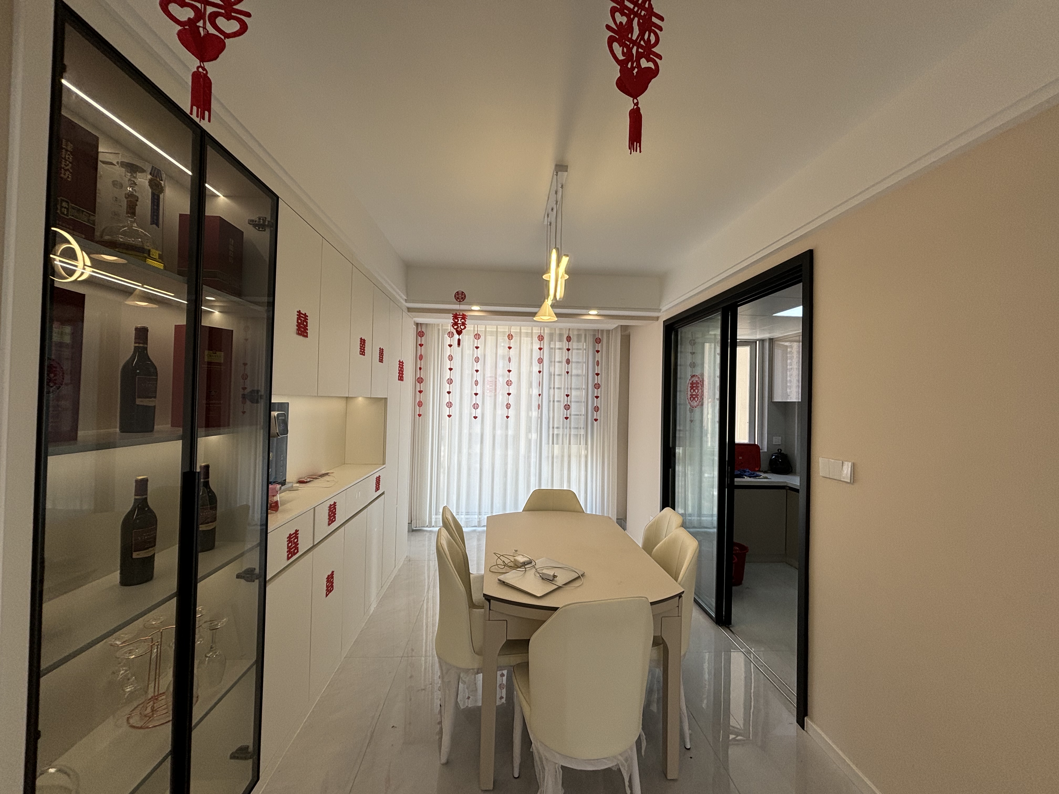 满庭春.精装三房两卫.看房方便.房子直接了个婚层色新的狠