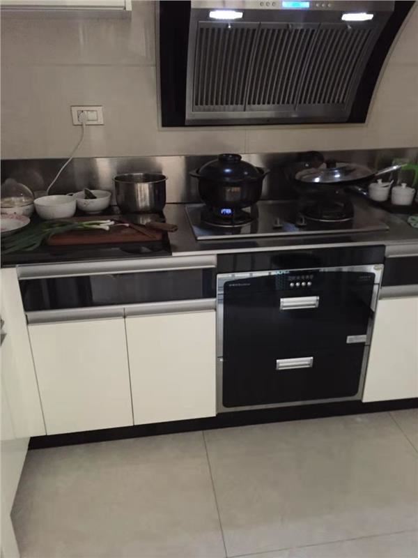 房东急售车站旁时代广场131平大三室采光佳楼层好证满两年