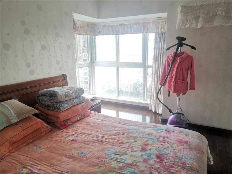  旁圣淘沙国际花园3室2厅电梯房精装采光好