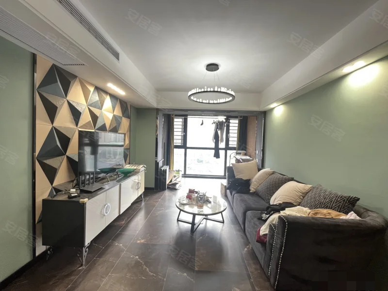 森林国际湖景房， 精装三房， 单价6000 ，全屋中央空调 ，带地暖， 证满二