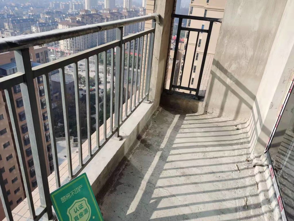 时代天骄城西绿化 好的小区毛坯三房诚意出售