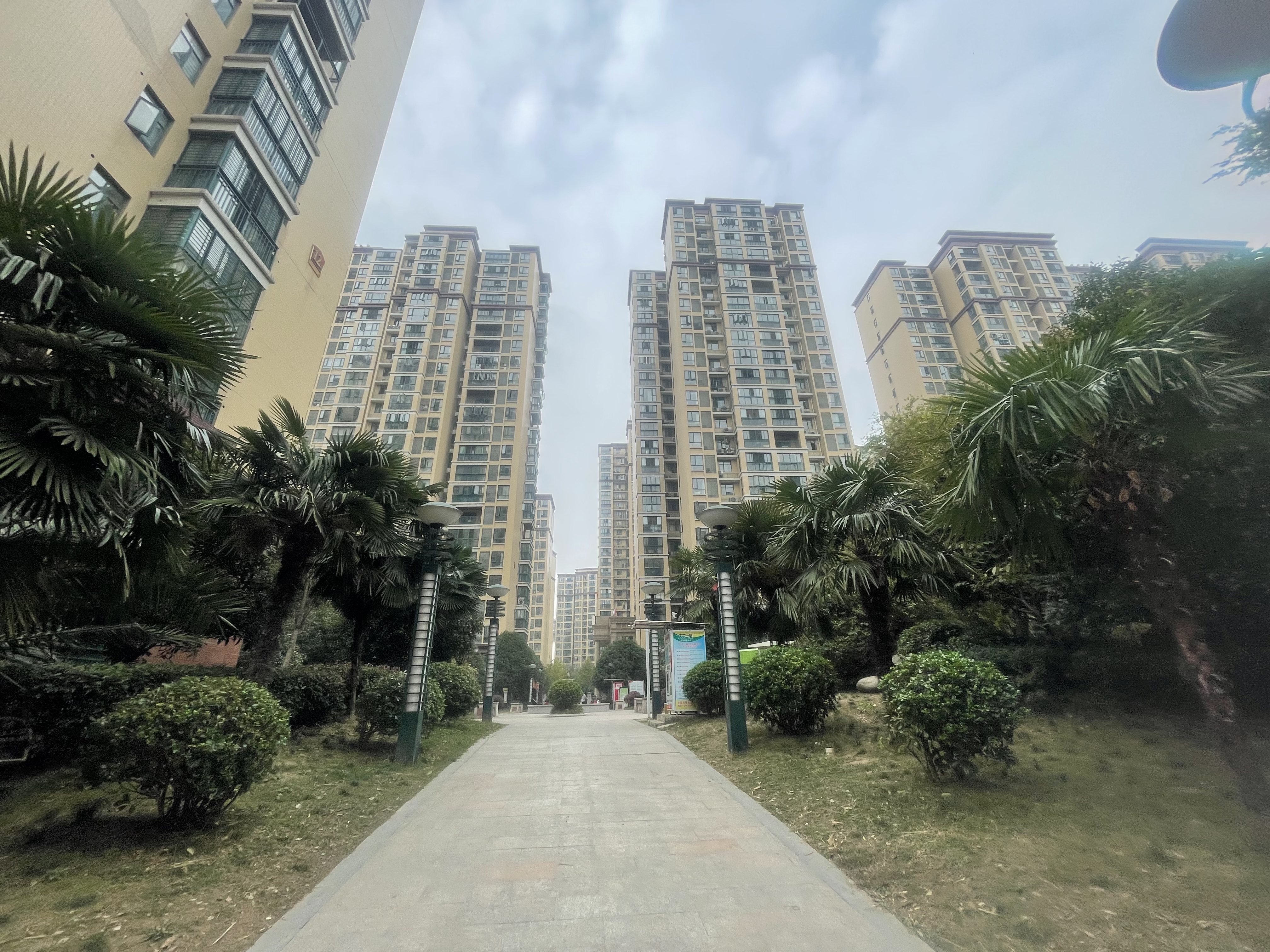 城南.新城一号.满五.精装三房.带车位一起.楼下就是.幼儿园.