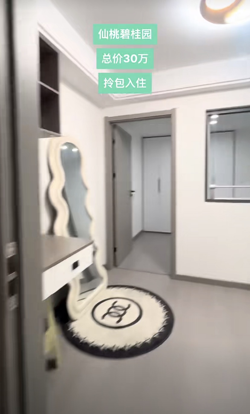 408，城南，仙桃碧桂园复式，9.9成新装修，带衣帽间，中间楼层