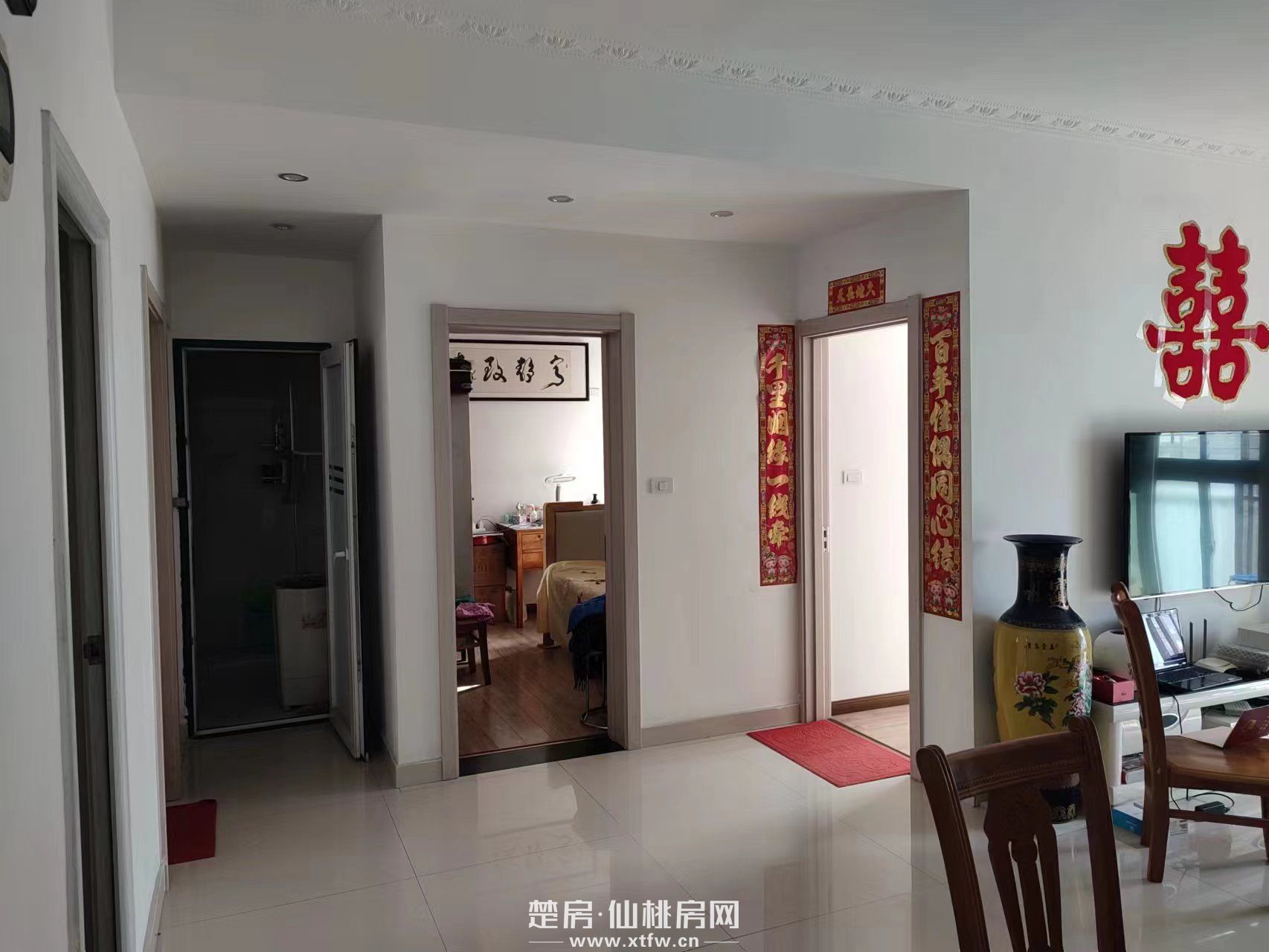 英伦名邸精装一梯两户三居室，中间好楼层采光通风好