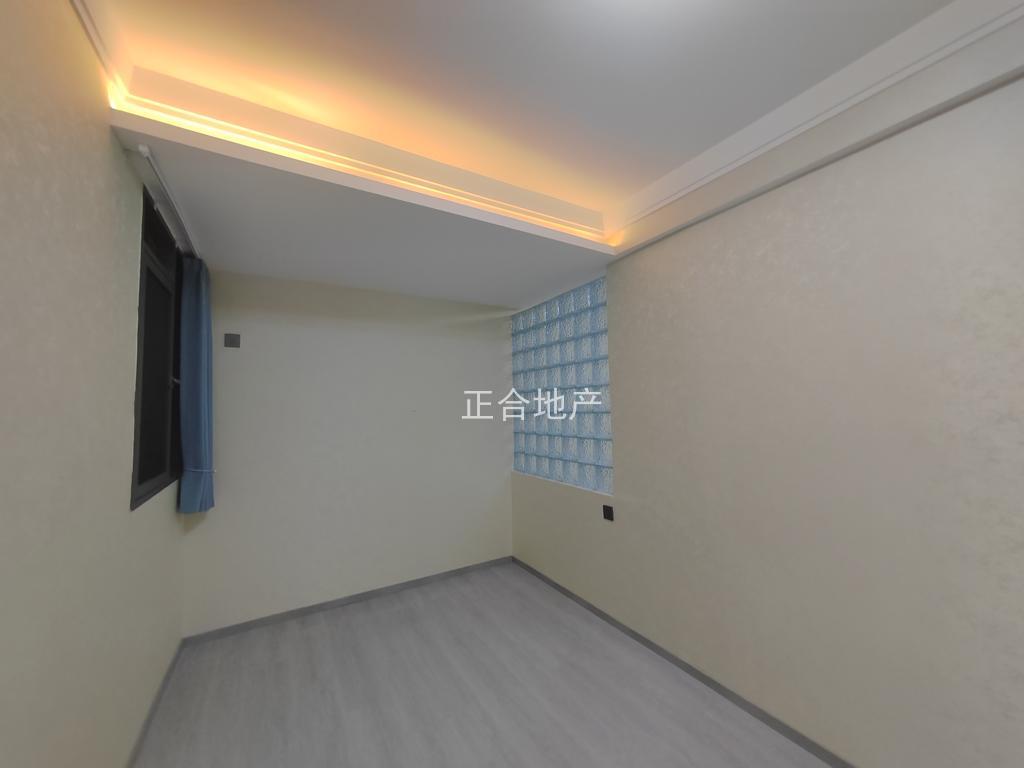 急售，城南，颐和公馆，电梯好楼层，全新精装三房二卫，证满五，诚心出售