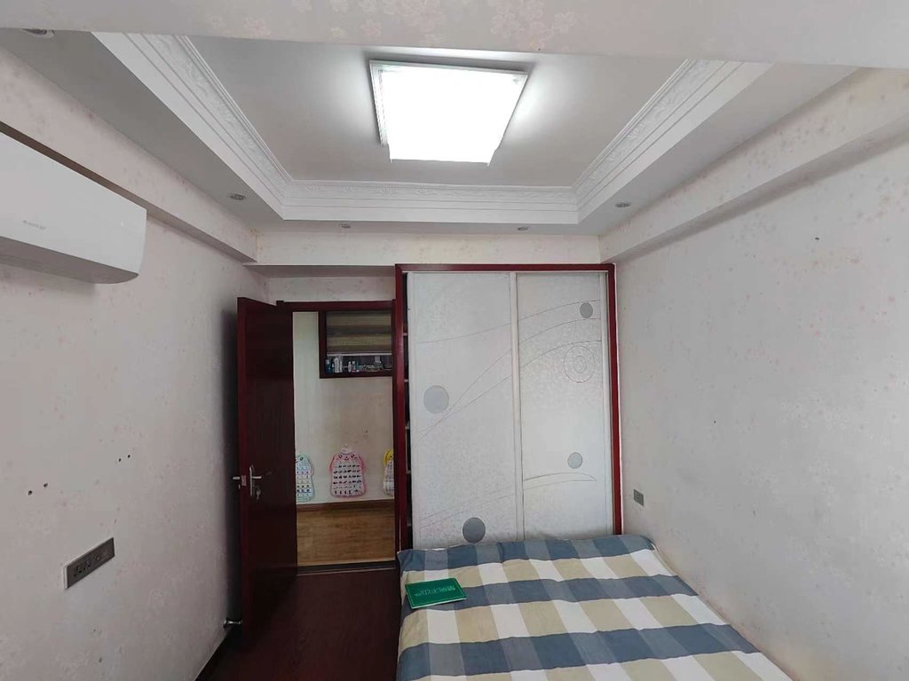 圣淘沙精装大两房通风好三面采光，双阳台，业主诚意出售！