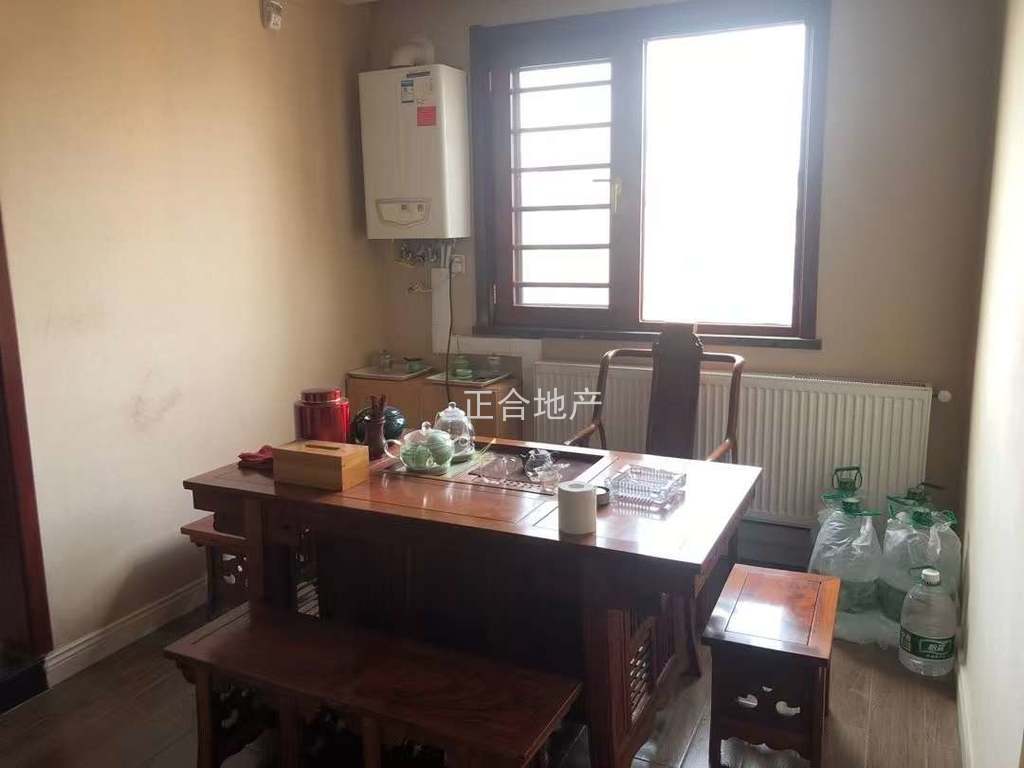 三中旁边元泰商业区好楼层，精装三房，4字头