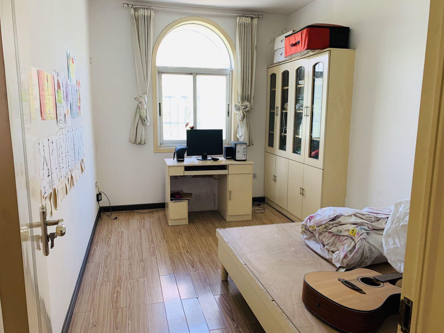 武商旁五建宿舍，精装修三房，步梯中间好楼层