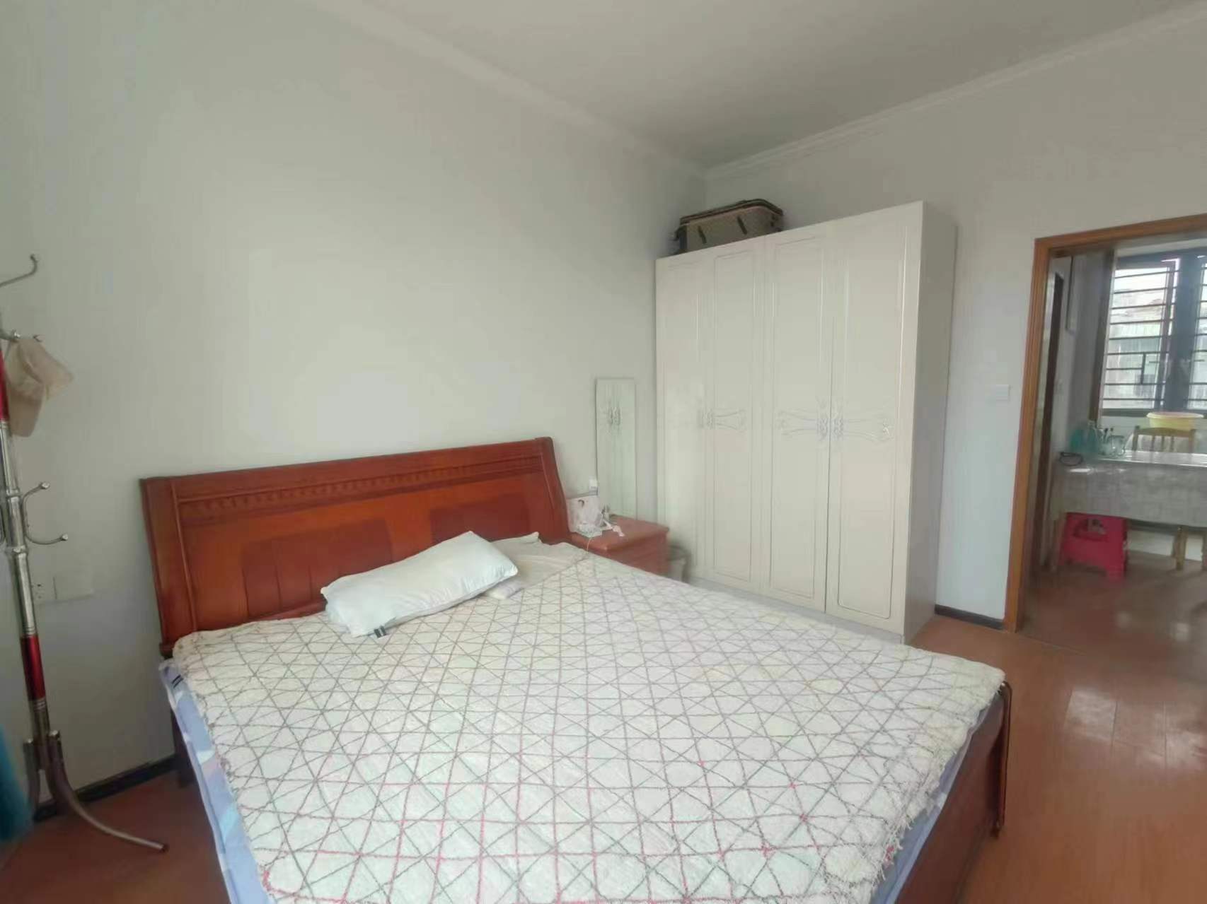 丝织厂宿舍四中附近成色比较新15万