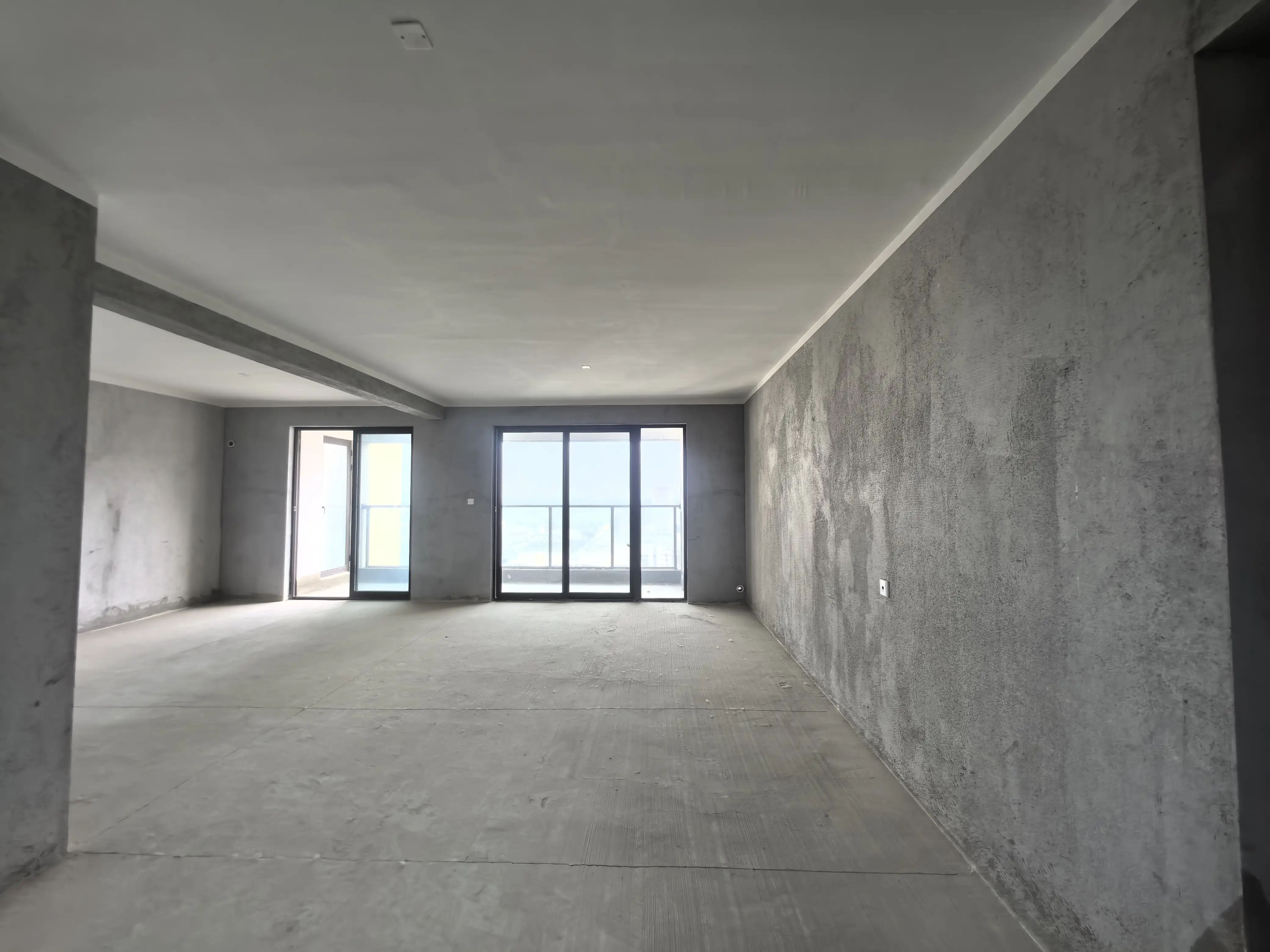 捡漏，城南，吾悦华府，毛坯四房，80.8‮带万‬车位，‮度速‬来秒。好楼层