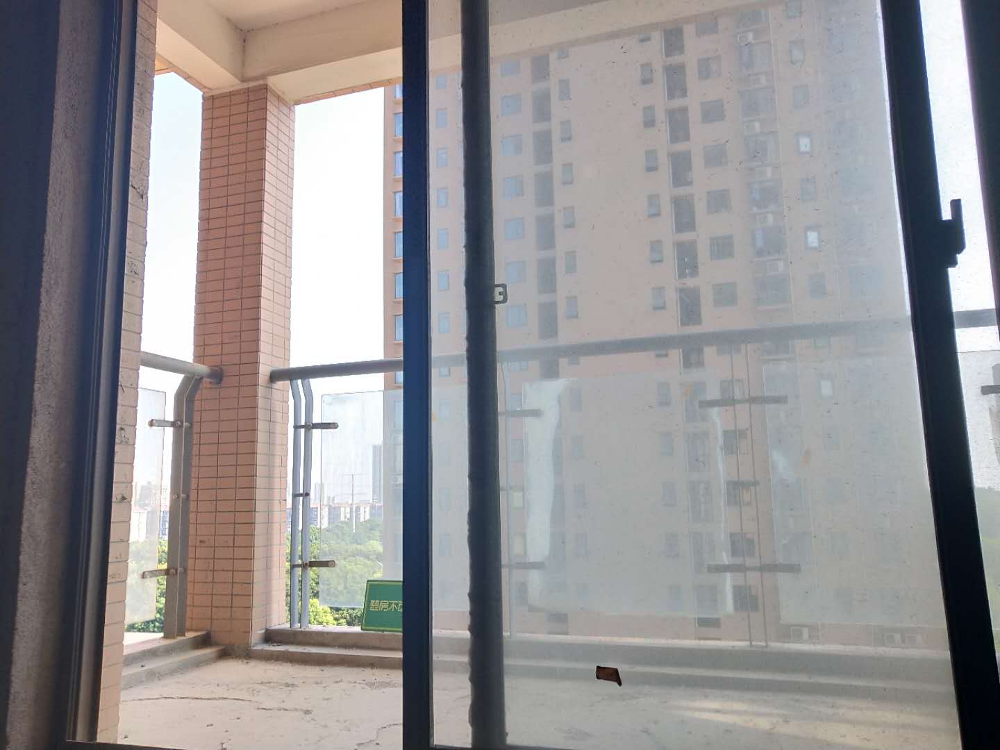 仙小紫润尚城坐北朝南边户毛坯小三室有钥匙看房急卖有证有证有证