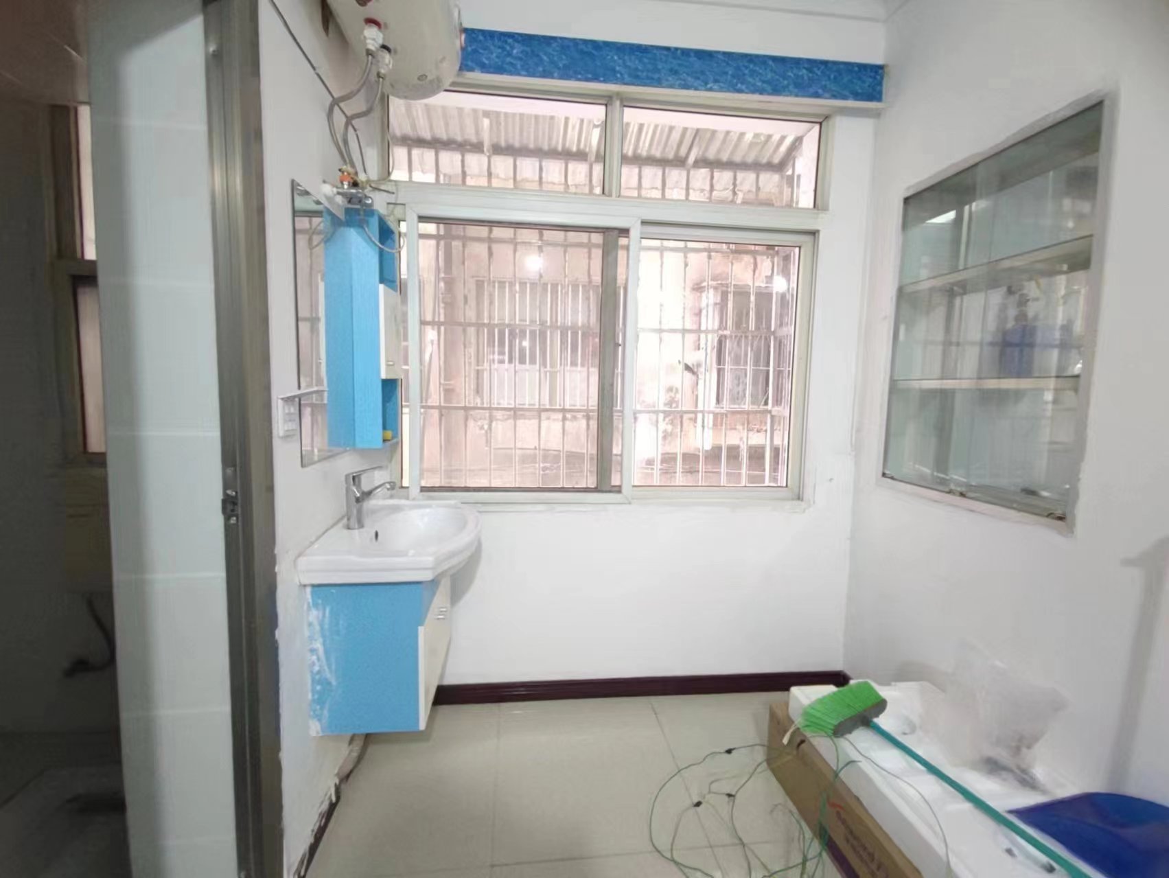 四中后面机械厂宿舍.精装三房.证件满二.看房方便