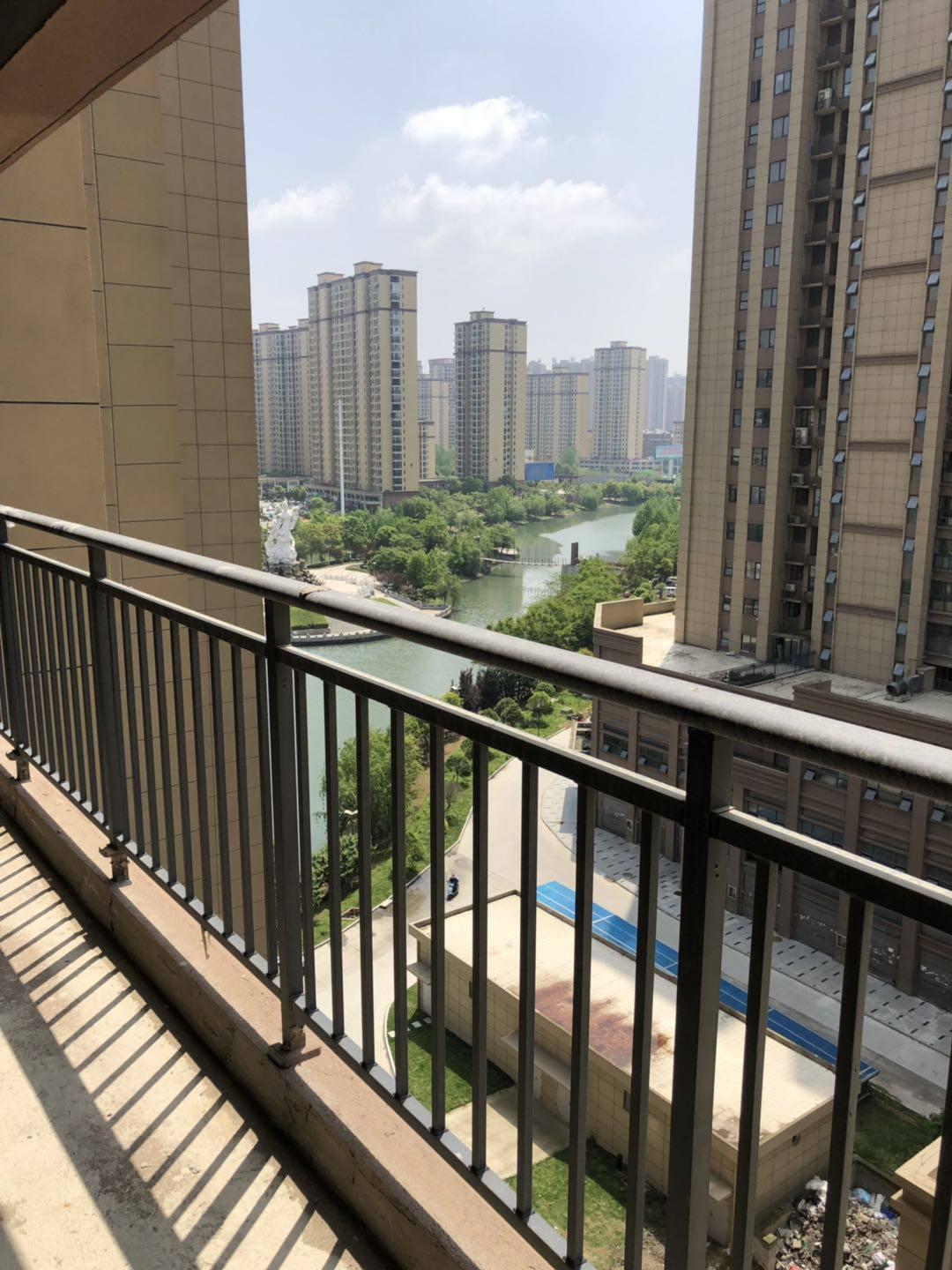 元泰未来城B区南北通透端头房源彩光明亮，景观阳台