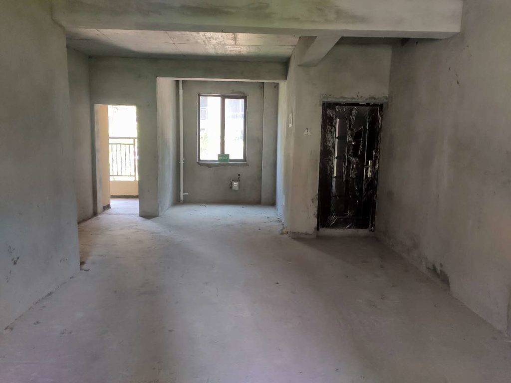 城西大盘绿地华庭香格里拉一二楼毛坯复式带花园空气清新天然氧吧房东诚意出售