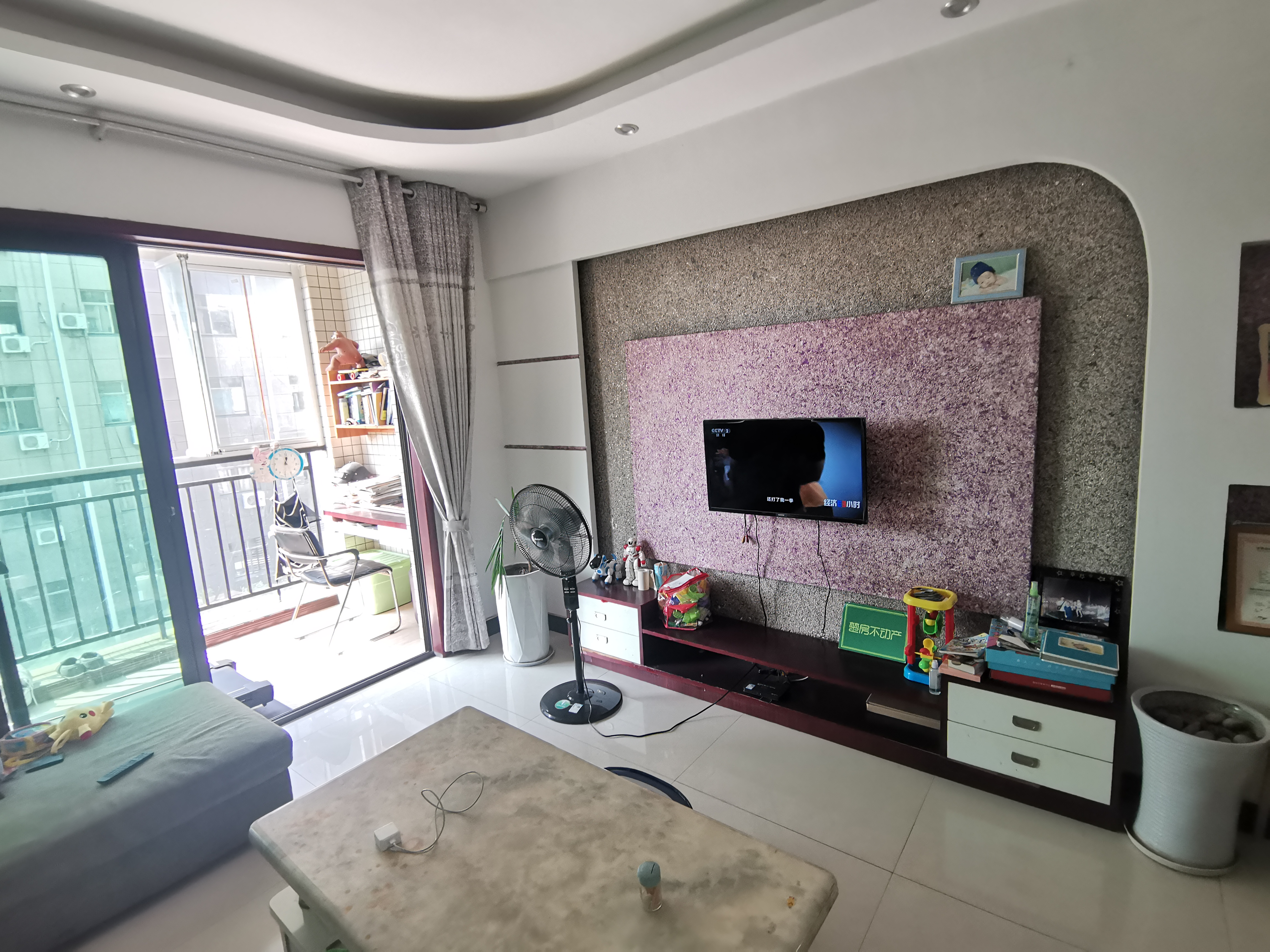 锦绣龙城精装大两房。家具家电齐全领包入住，楼层超级好 可按揭贷款