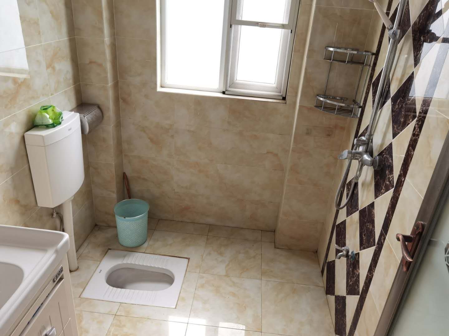 黄荆社区电梯精装三房小区停车位足地段好 即住